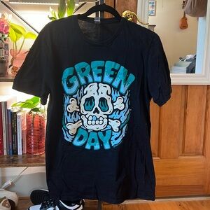 GREEN DAY Sindy Sinn Skull Graphic Tee